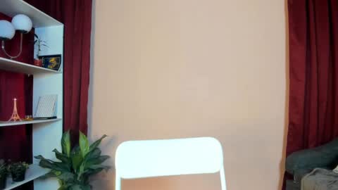 Snapshot of sarasolei chatting on 09.12.25 ZaraSolei online show from 09.12.25