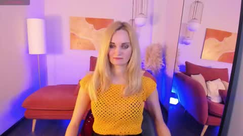 Snapshot of sarasubtlety chatting on 09.18.25 Sara online show from 09.18.25