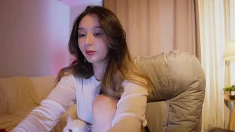 Snapshot of sarasuo chatting on 06.06.26 Shara online show from 06.06.26