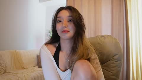 Snapshot of sarasuo chatting on 06.07.26 Shara online show from 06.07.26
