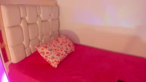 Snapshot of saratorresxx chatting on 02.24.25 Sara online show from 02.24.25