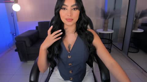 Sara Winstone online show from 01.26.25