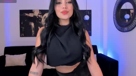 Sara Winstone online show from 02.12.25