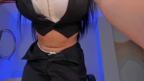 Sara Winstone online show from 02.16.25