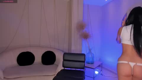 Sara Winstone online show from 02.27.25