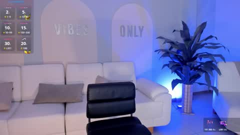 Sara Winstone online show from 03.12.25