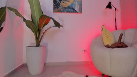 Sara Winstone online show from 11.07.25