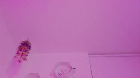 Saray  online show from 10.16.25