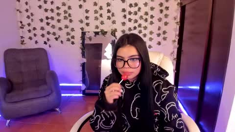 saray__jones online show from 01.02.25