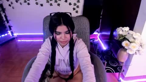 saray__jones online show from 01.17.25