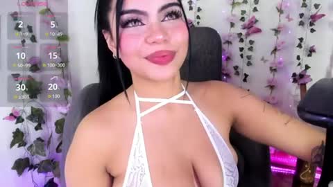 Snapshot of saray__jones chatting on 07.13.26 saray__jones online show from 07.13.26