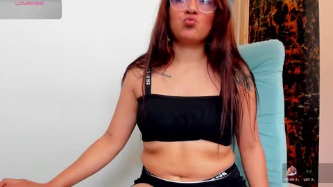 Snapshot of saraymoorex_ chatting on 09.18.25 Saray online show from 09.18.25