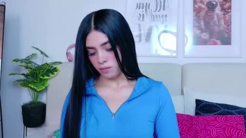 Snapshot of saritabratz chatting on 10.10.25 Sara online show from 10.10.25