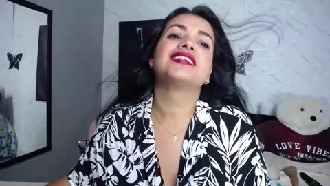 Sarita Tellez online show from 11.26.25