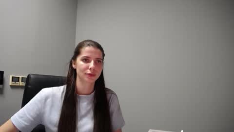 Snapshot of sarra_rich chatting on 09.24.25 Rich online show from 09.24.25