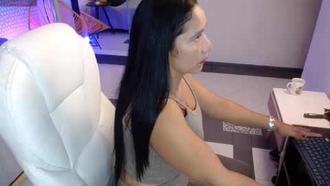 Snapshot of sashaavixen chatting on 10.22.25 Sasha online show from 10.22.25