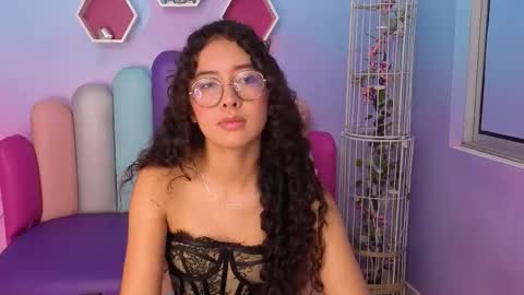 Snapshot of sashamonroee_ chatting on 10.29.25 SashaMonroee online show from 10.29.25