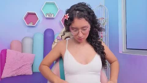 Snapshot of sashamonroee_ chatting on 11.06.25 SashaMonroee online show from 11.06.25