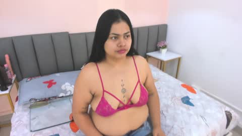 Snapshot of sashapears chatting on 02.04.25 Manuela online show from 02.04.25