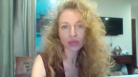 Snapshot of sashasweetsasha chatting on 12.19.25 Sasha online show from 12.19.25