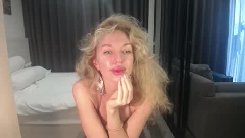 Snapshot of sashasweetsasha chatting on 03.31.26 Sasha online show from 03.31.26