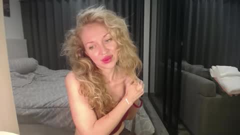 Snapshot of sashasweetsasha chatting on 04.06.26 Sasha online show from 04.06.26