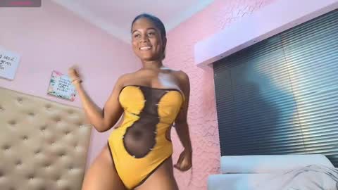 Snapshot of sashhalux22 chatting on 02.21.25 SashhaLux22 online show from 02.21.25