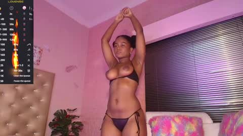 Snapshot of sashhalux22 chatting on 02.22.25 SashhaLux22 online show from 02.22.25