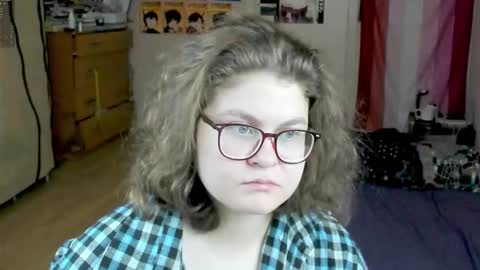 Snapshot of sashy_way chatting on 10.25.25 .Alexandra online show from 10.25.25