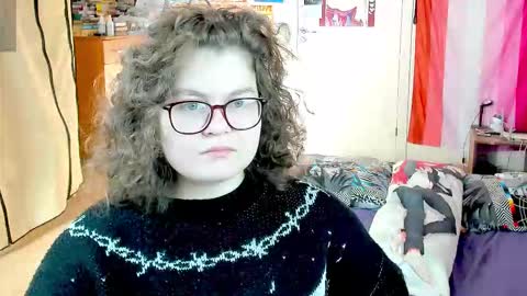 Snapshot of sashy_way chatting on 10.27.25 .Alexandra online show from 10.27.25