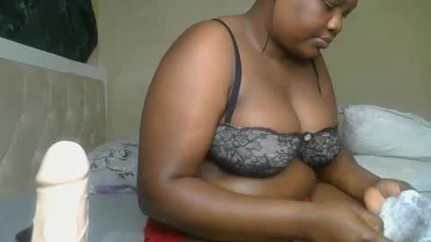 sassie_bee online show from 12.08.24