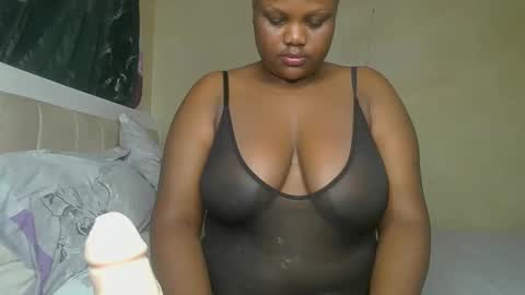 sassie_bee online show from 12.12.24