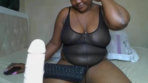 sassie_bee online show from 02.20.25