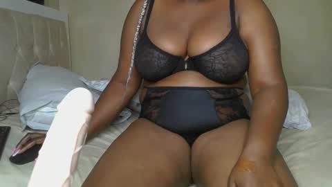 sassie_bee online show from 02.23.25