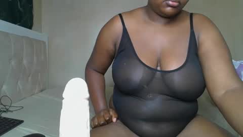 sassie_bee online show from 03.04.25