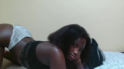 Snapshot of sassybabe20 chatting on 11.28.25 sassybabe20 online show from 11.28.25