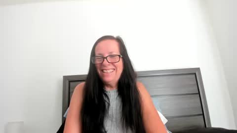 Snapshot of sassypeachgoddess chatting on 10.08.25 sassypeachgoddess online show from 10.08.25