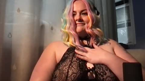 Snapshot of sassysuzie chatting on 10.17.25 sassysuzie online show from 10.17.25