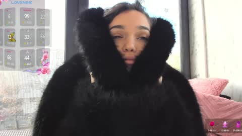 Snapshot of sassyt33n chatting on 12.12.24 sassyt33n online show from 12.12.24