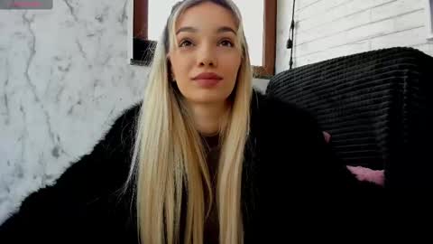Snapshot of sassyt33n chatting on 02.10.25 sassyt33n online show from 02.10.25