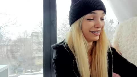 Snapshot of sassyt33n chatting on 02.28.25 sassyt33n online show from 02.28.25