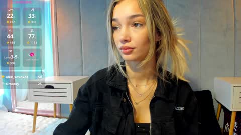 Snapshot of sassyt33n chatting on 09.11.25 sassyt33n online show from 09.11.25