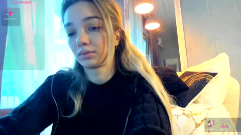 Snapshot of sassyt33n chatting on 10.06.25 sassyt33n online show from 10.06.25