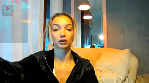 Snapshot of sassyt33n chatting on 10.08.25 sassyt33n online show from 10.08.25