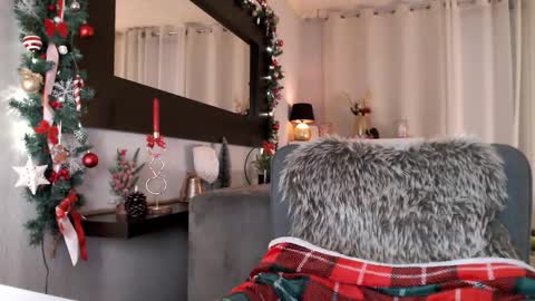 Snapshot of sastina chatting on 12.16.25 sastina online show from 12.16.25