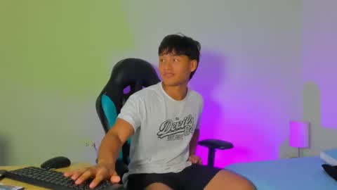 Evans Williams online show from 02.12.25