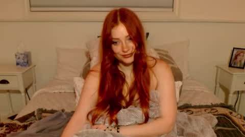 Snapshot of satrinarose chatting on 01.14.25 Rose online show from 01.14.25