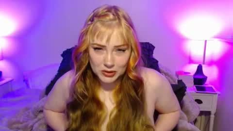 Snapshot of satrinarose chatting on 10.24.25 Rose online show from 10.24.25