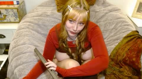 Snapshot of satrinarose chatting on 11.15.25 Rose online show from 11.15.25