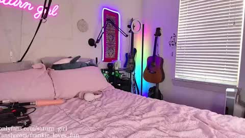 Saturn Girl online show from 10.17.25